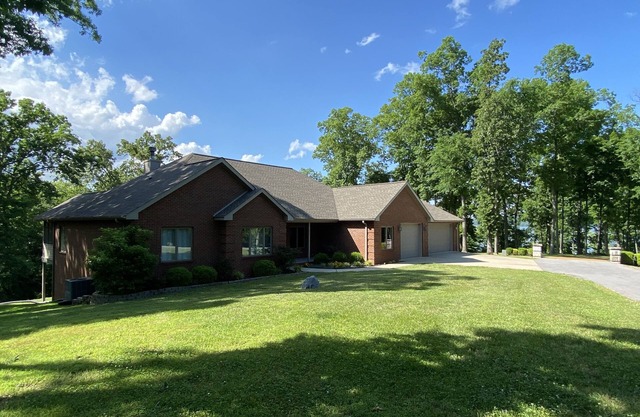 Spacious newly finished private home - short walk to KY Lake - 4 kayaks