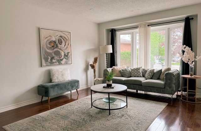 Spacious Newmarket Home With Everything U Need