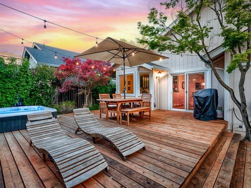 Spacious Oasis Hot Tub Backyard Garden 3BR/2BA