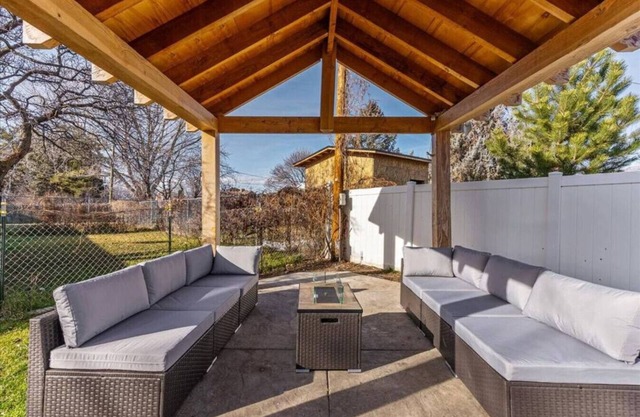 Spacious Oasis | Massage | BBQ | Fire Pit