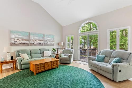 Spacious Ocean Pines Home Perfect for Family Gatherings