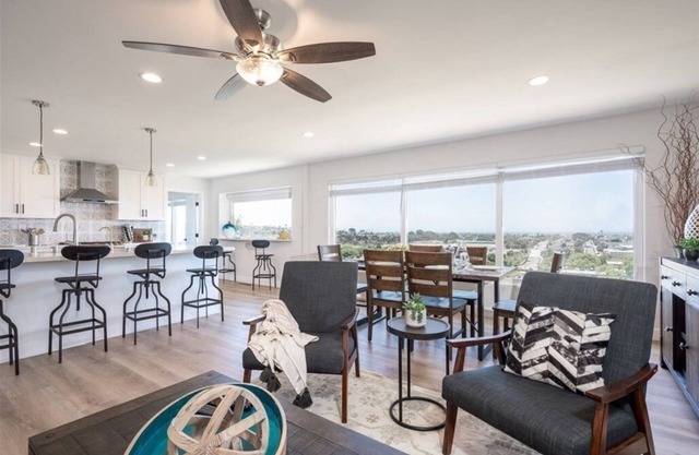 Spacious Ocean View Home Near Everything - Sunsets - Quiet Neighborhood