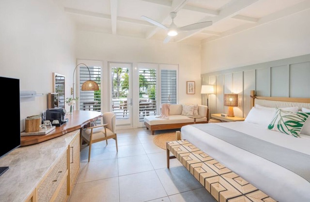 Spacious Ocean View Accommodation w/ Patio! Beachfront Property w/ Outdoor Pool!
