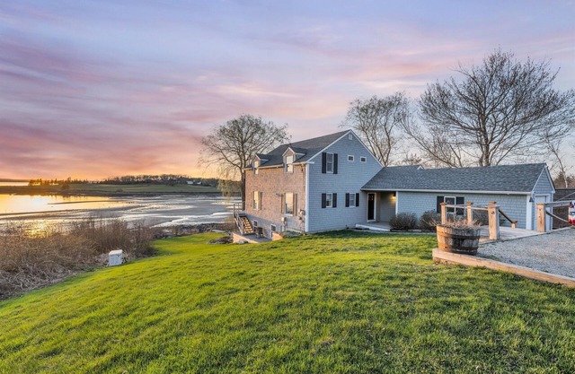 Spacious Oceanfront Home Stunning Sunset Views