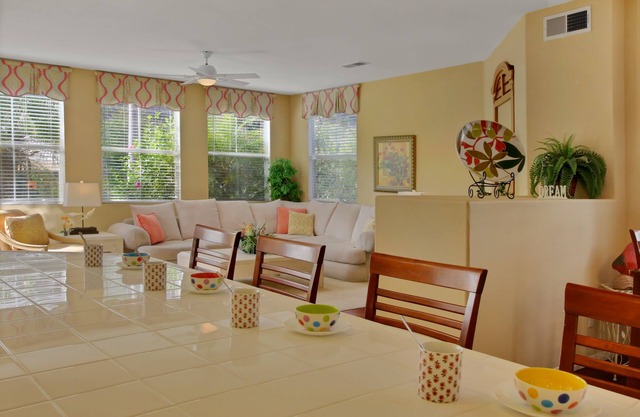 Geräumiges Oceanside Family Home
