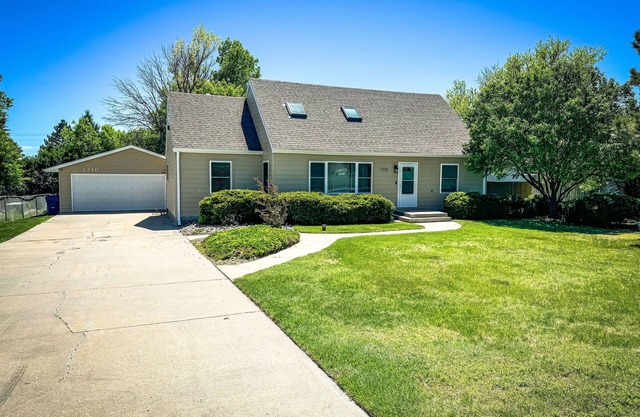 Spacious Ogallala Home! 12 mins to Lake McConaughy, Game Room, Dog Friendly!