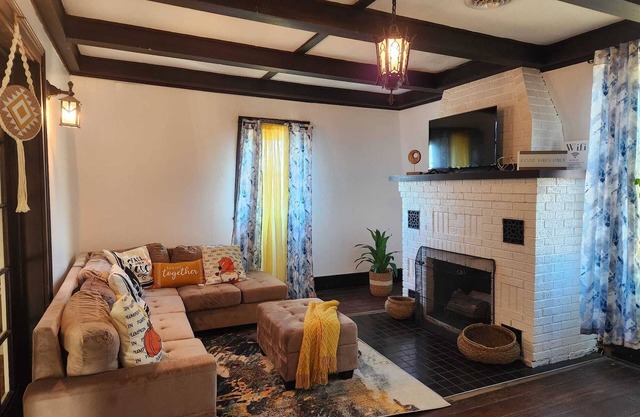 Spacious Old English style with a modern theme