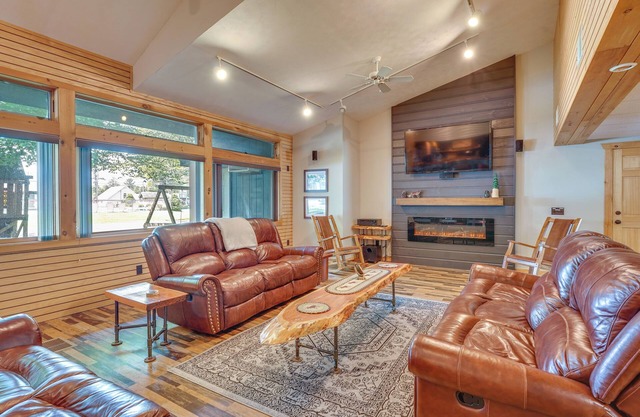 Spacious Old Forge Condo w/ Patio & Fire Pit!