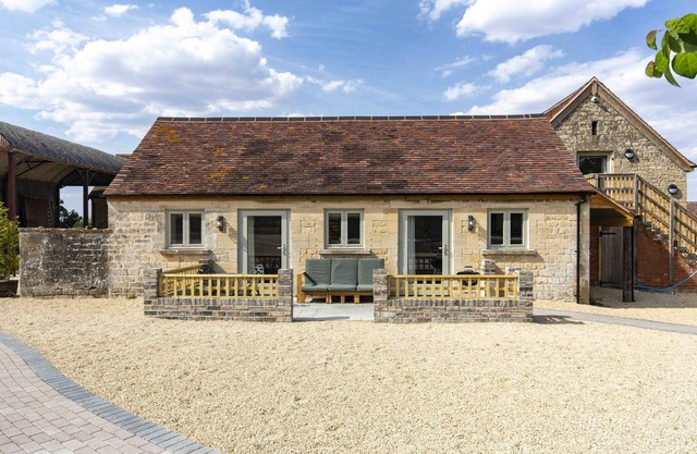 Spacious one bed Cottage on Peaceful Cotswold Farm