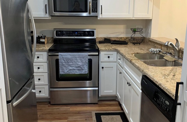 Spacious one bedroom apartment with WiFi & AC in a quiet & safe part of Gilroy.