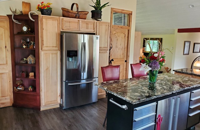 Spacious one bedroom plus Bungalow off O'Keefe Creek