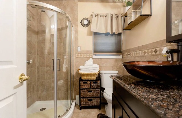Spacious one Bedroom Apt with private entrance