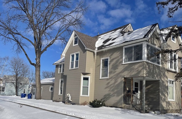 SPACIOUS ONE BEDROOM IN HAMLINE-MIDWAY AREA