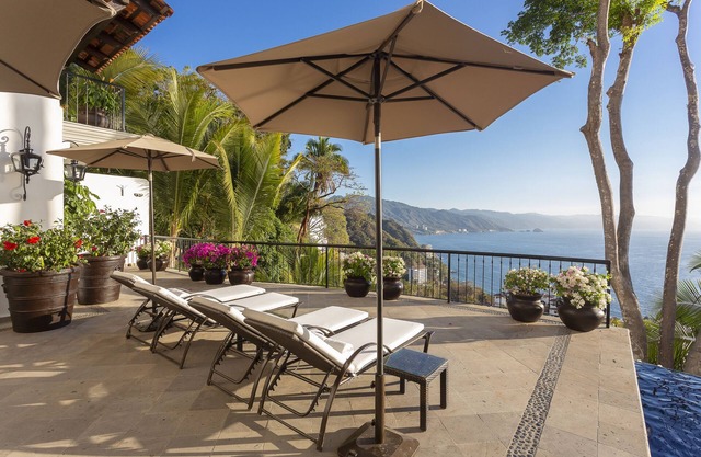 Herrliche Villa w / Unerreicht Luxus / Ansichten, 5 Min zur Stadt, Gourmet Koch, Mitarbeiter