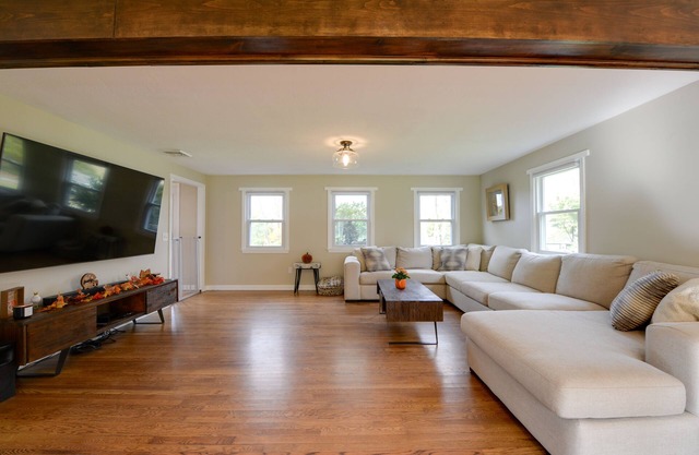 Spacious Oxford Home w/ Pool - 4 Mi to Lake!