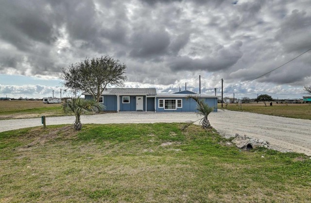 Spacious Palacios Home Near Fishing and Birding!