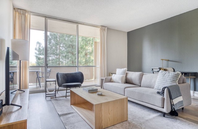 Spacious Palo Alto 1BR w/ Gym, Pool & Lounge, nr tech HQs, by Blueground