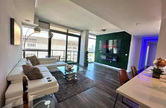 Spacious Panoramic Penthouse Views