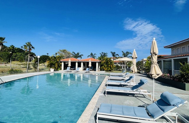 Spacious Penthouse with private rooftop 2500 sq ft of living.