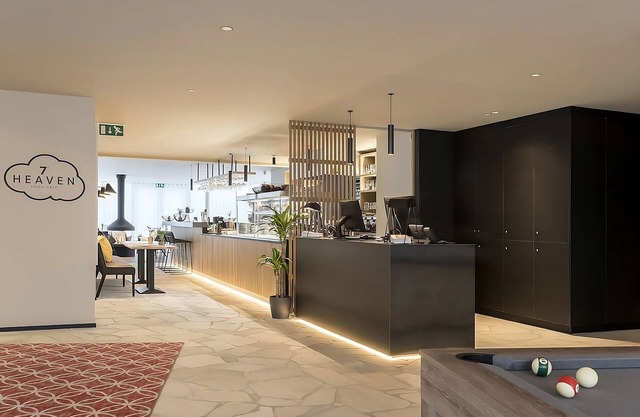 Spacious Penthouse Close to Rockox House! City Views w/Kitchen & Sun Terrace!