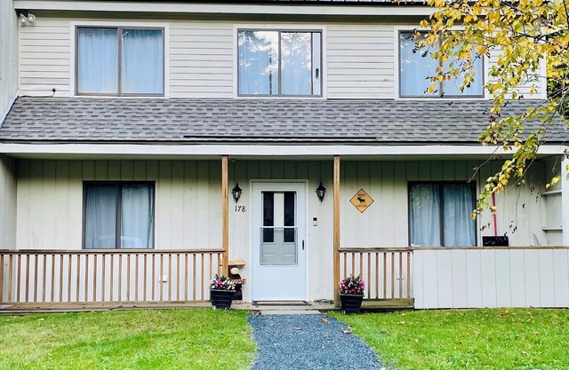 Spacious pet & family-friendly, fastest wifi! Giant playset, fire pit, & games!