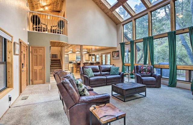Spacious Pine Mountain Club Cabin with Fire Pit