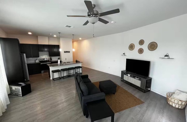 Spacious Place to Work and Relax