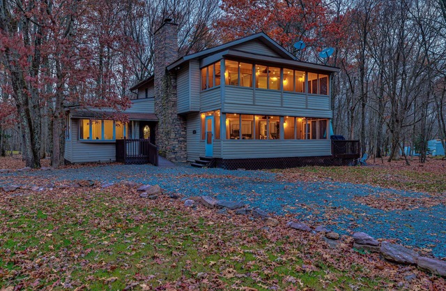 Spacious Pocono Lake Cabin! Hiking & Ski Mountains Nearby!