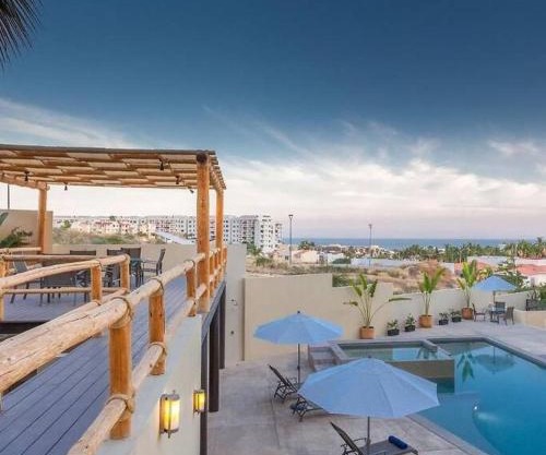 Spacious Pool Side Condo - SJD