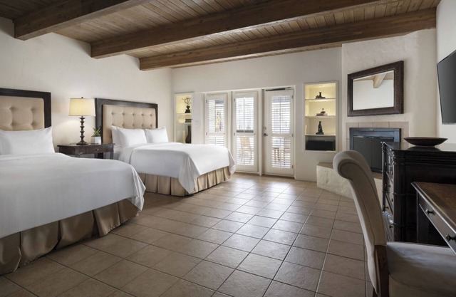 Spacious Poolside Room in Elegant Desert Resort! 5 Pools & Hot Tub Fun
