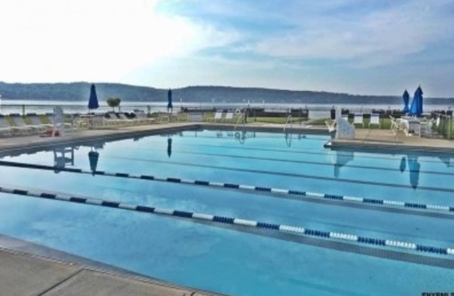 Großes Privathaus in der Nähe von Lake & Track (Waters Edge)