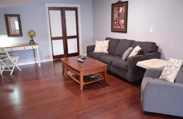 Spacious Private 1br apt King Bed Queen Pullout Jacuzzi Smart TVs WiFi Kitchen
