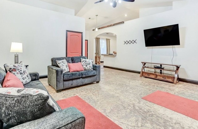 Spacious & Private Redding Getaway Near Downtown!