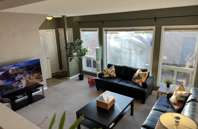 Spacious & Private Retreat near West Edmonton Mall