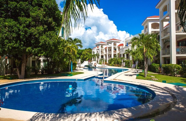 Geräumige, ruhige und sichere Wohnung einen Block vom Strand in Playacar