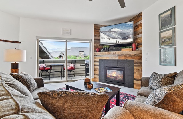 Spacious Redstone Condo Sleeps Six! Well equipped kitchen and garage parking!