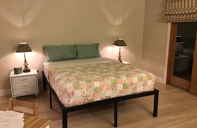 Spacious Relaxing Upscale Studio prestigious Neighborhood
