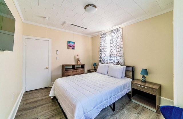Spacious Renovated One Bedroom Apartment Located in Downtown Falmouth