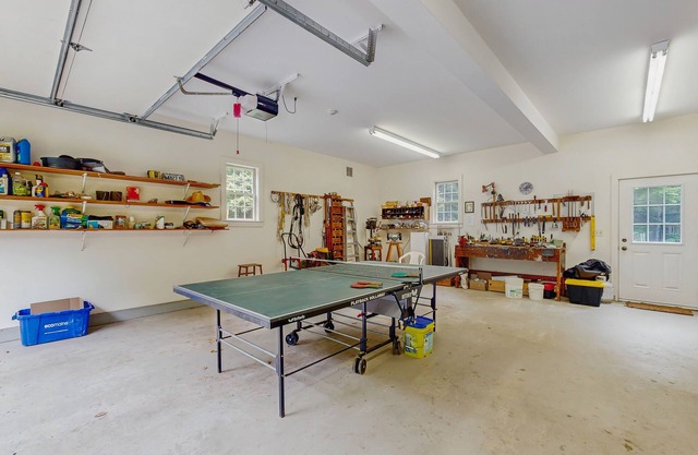 Spacious retreat with peaceful seclusion, Wifi, Patio & BBQ Grill