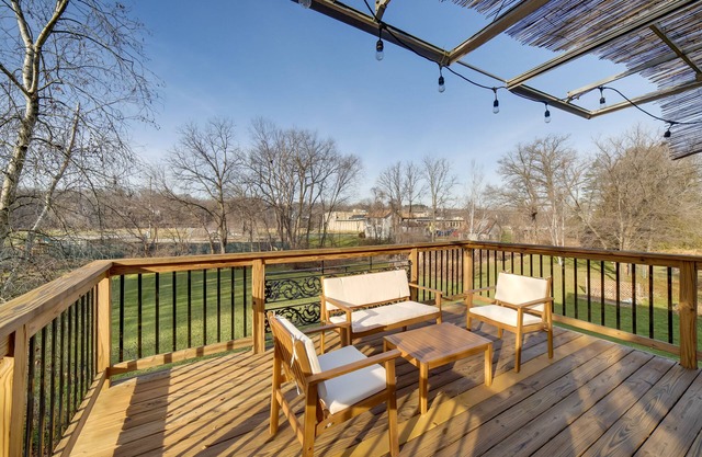 Spacious Rockford Retreat: Walk Downtown!