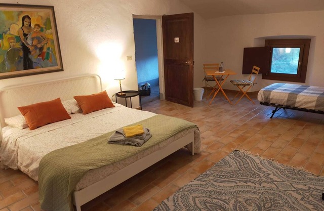Entspannen Sie sich in einem alten Bauernhaus, geräumiges Zimmer mit Badezimmer