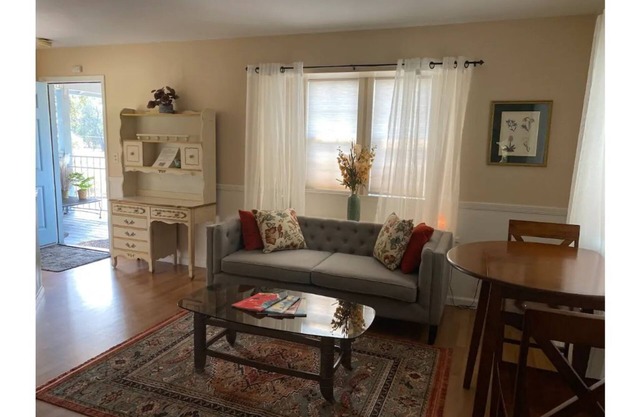 Spacious room with private entrance near Bidwell Park!
