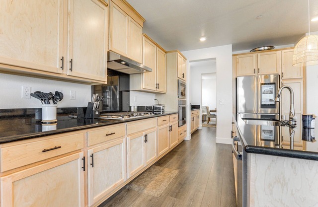 Spacious Roseville Home w/ Patio - Near Golf!