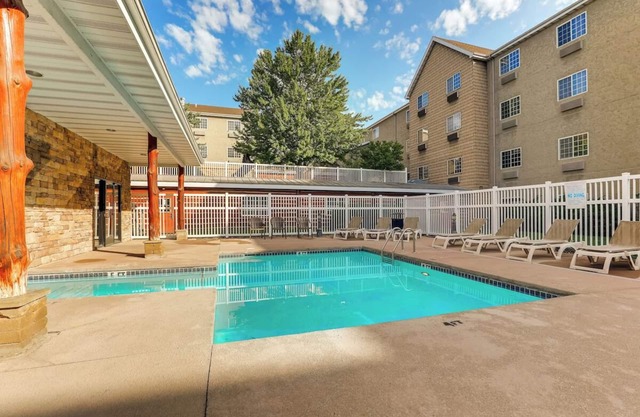 Spacious Rustic-Charm Suites in Columbia - Pool, Fireplace | 2 Units