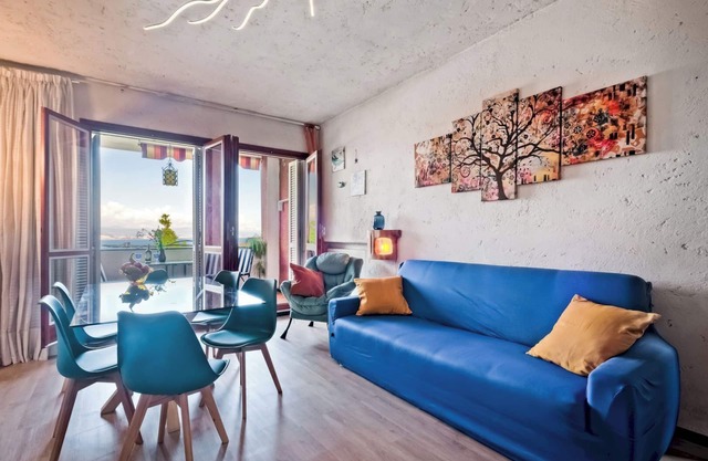 [Spacious +sea view with garden]
