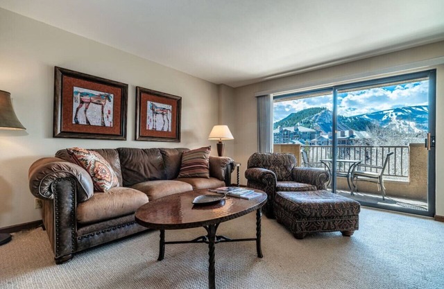 Spacious Seasons Vacation Home Steps To Lift