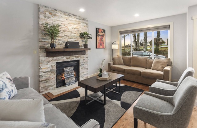 Spacious Seattle Home W/ Gameroom ~ Near Sea-Tac!