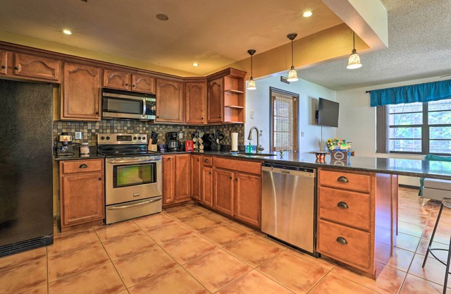 Spacious Sebring Getaway w/Solar Heated Pool, Gas Fire Pit & Grill!