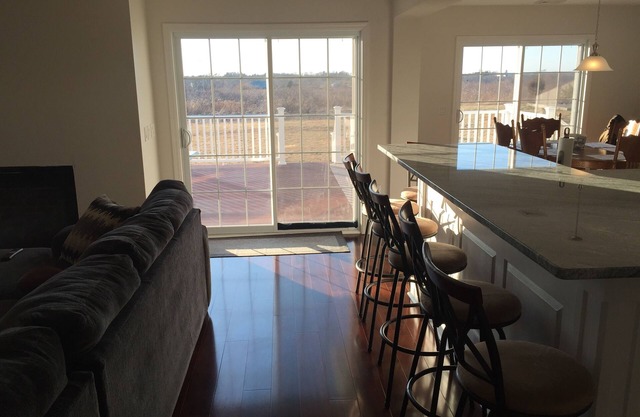 Spacious secluded home-Central AC-new large deck-huge yard