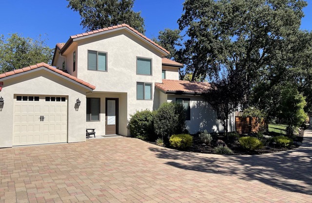 Spacious, secluded & new. Mins from downtown WC.